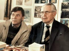 Vladimír Dobrovodský s Jestřábem v jeho klubovně (rok 1995)